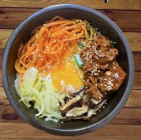 Hình ảnh Mukbang cơm trộn thịt bò