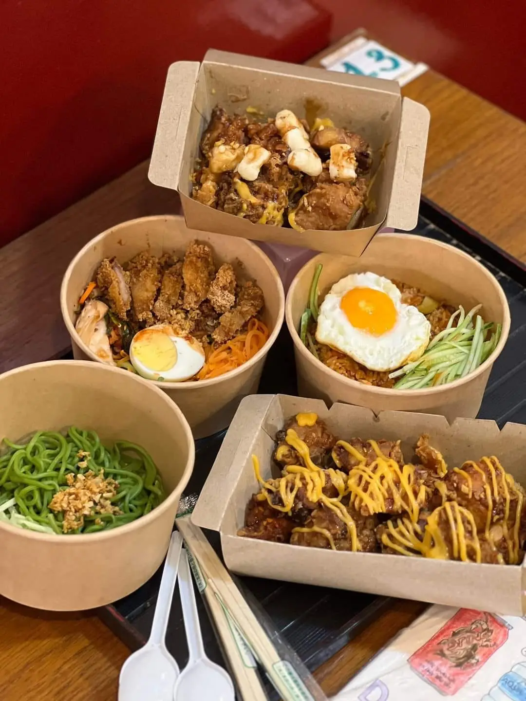 Hình ảnh Gà 2 vị cay - bơ caramel phủ sốt phô mai