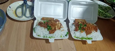 Hình ảnh Bún thịt nướng - chả giò