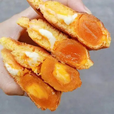 Hình ảnh Hotdog trứng phô mai tan chảy