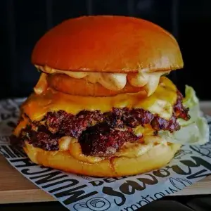 Hình ảnh Burger bò sốt mù tạt - Beef burger w sauce mustard