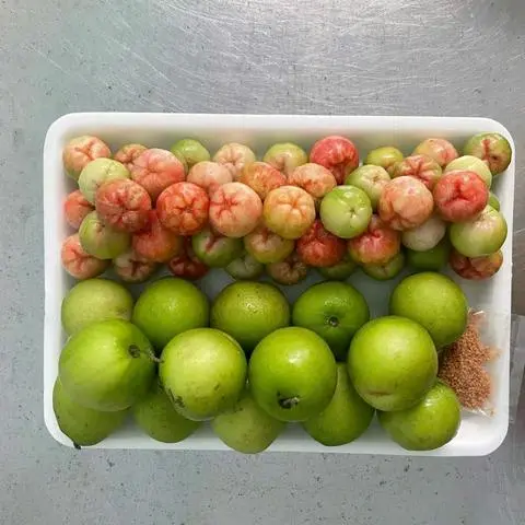 Hình ảnh Táo và sơ ri