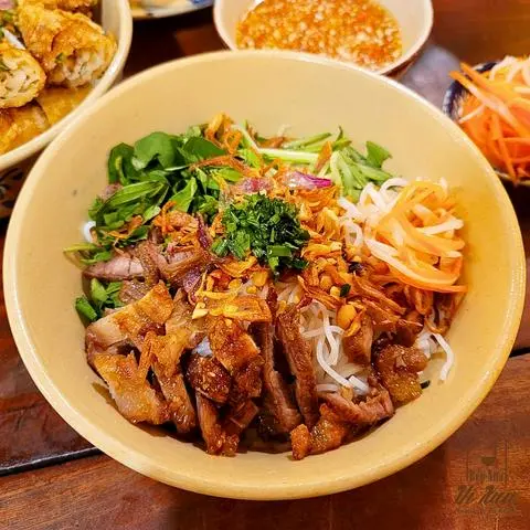 Hình ảnh Bún thịt rim nước dừa