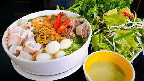 Hình ảnh Hủ tiếu thập cẩm (mì)