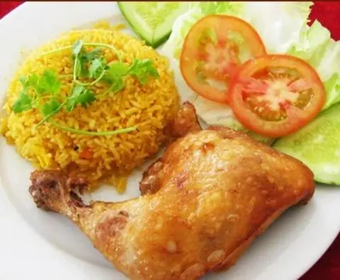 Hình ảnh Cơm gà xối mỡ