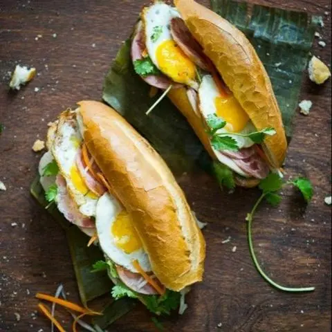 Hình ảnh Bánh mì ốp la 2 trứng