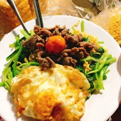 Hình ảnh Mì xào bò trứng chiên