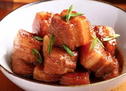 Hình ảnh Cơm thịt kho tàu bếp cơm nhà