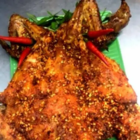 Hình ảnh Nữa con gà nướng muối ớt +Full rau ăn kèm 