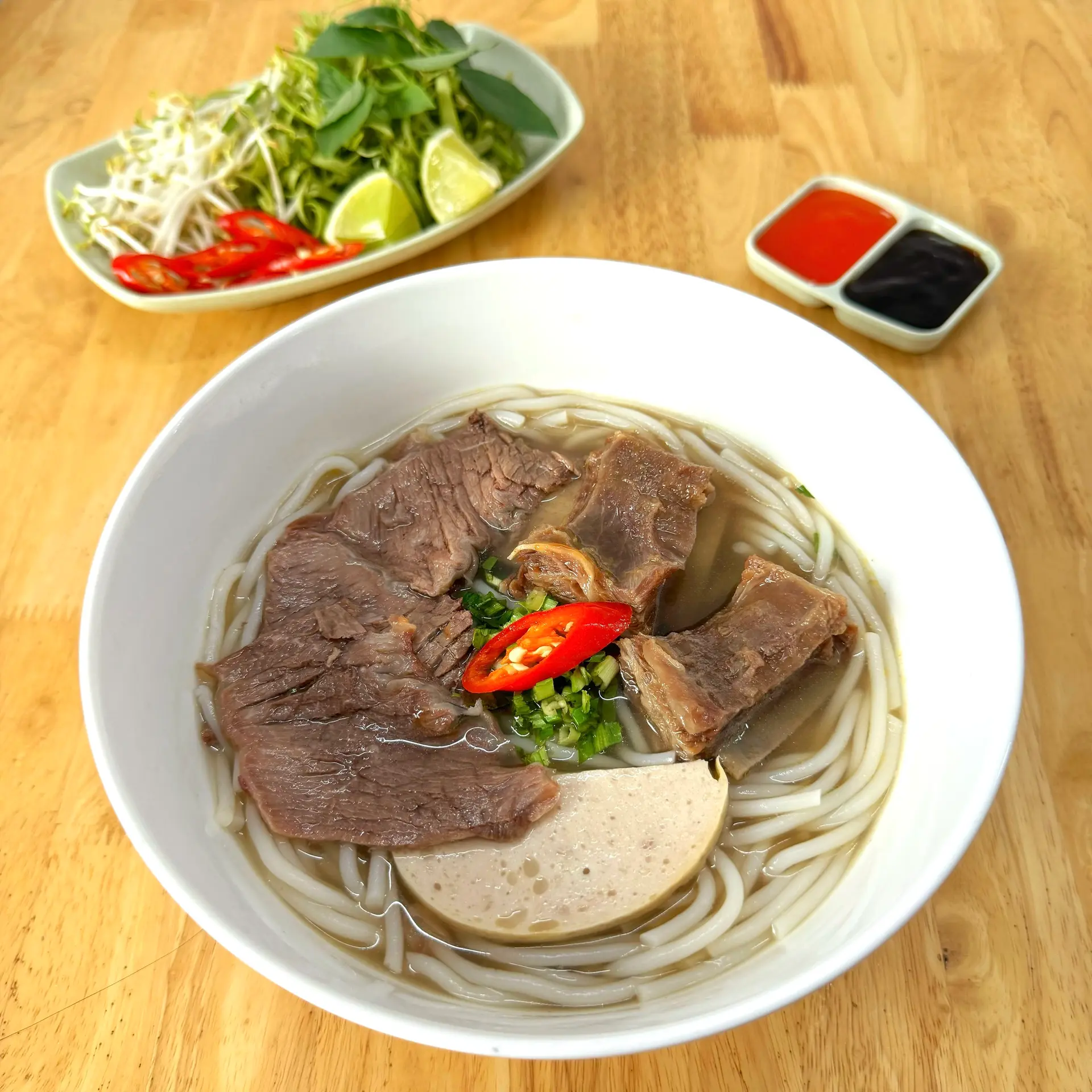 Hình ảnh Bún bò sườn nạm