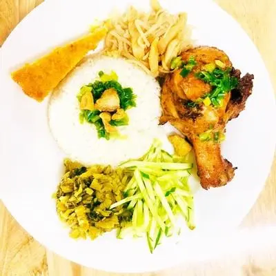 Hình ảnh Cơm đùi gà - Bì thịt - Chả