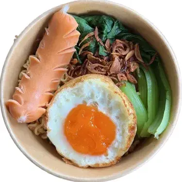 Hình ảnh Mì trộn trứng - xúc xích