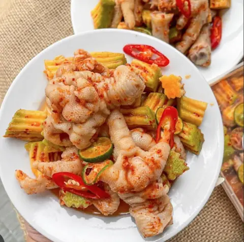 Hình ảnh Chân gà rút xương sốt Thái hộp nhỏ