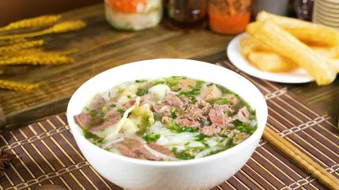 Hình ảnh Phở tái lăn