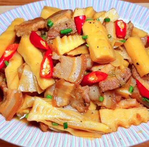 Hình ảnh Măng kho thịt ( không có cơm )