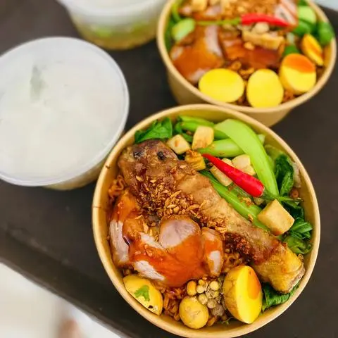 Hình ảnh Mì trộn đùi gà đặc biệt