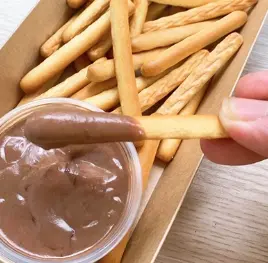 Hình ảnh Bánh que sốt socola