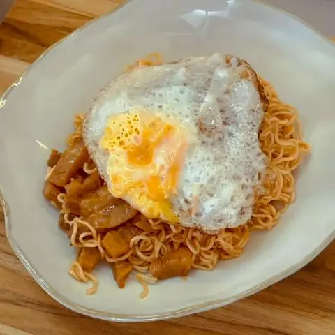 Hình ảnh Mì trộn - trứng ốp la