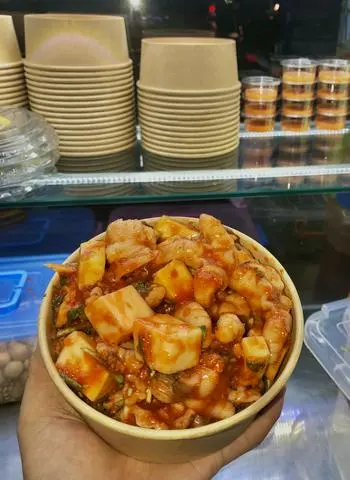Hình ảnh Chân gà sốt Thái mix trứng non size lớn