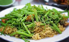 Hình ảnh Mực nang xào mì rau muống