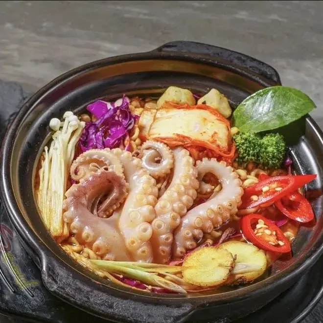 Hình ảnh Mì kim chi bạch tuộc