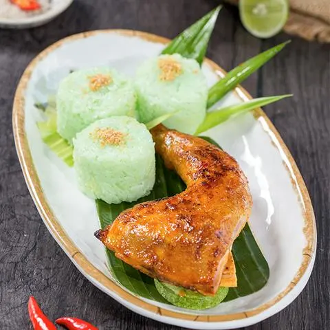 Hình ảnh Đùi Gà Nướng Xôi Lá Dứa (Đùi Góc Tư)