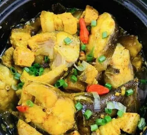 Hình ảnh Cá lăng kho nghệ