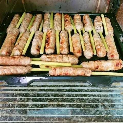 Hình ảnh Nem lụi bọc sả