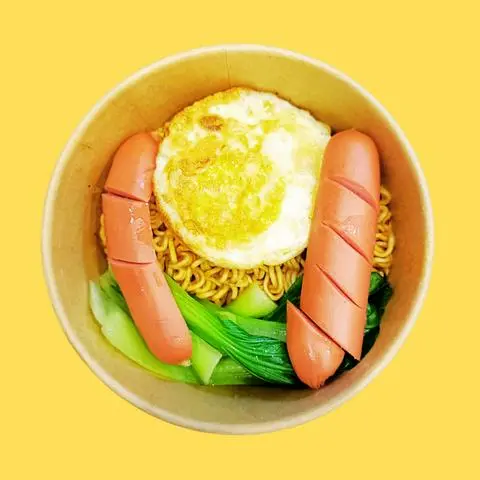 Hình ảnh Mì trộn Indomie trứng xúc xích