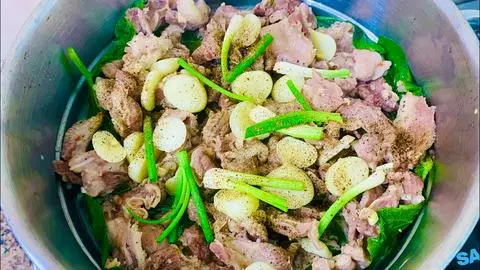 Hình ảnh Chặng dừng heo hấp sả