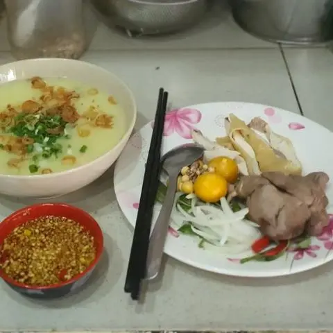 Hình ảnh Cháo gà và lòng gà trứng non