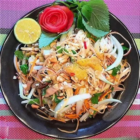 Hình ảnh Gỏi góc tư gà