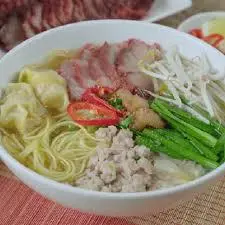 Hình ảnh Hủ tiếu mì xương hoặc giò