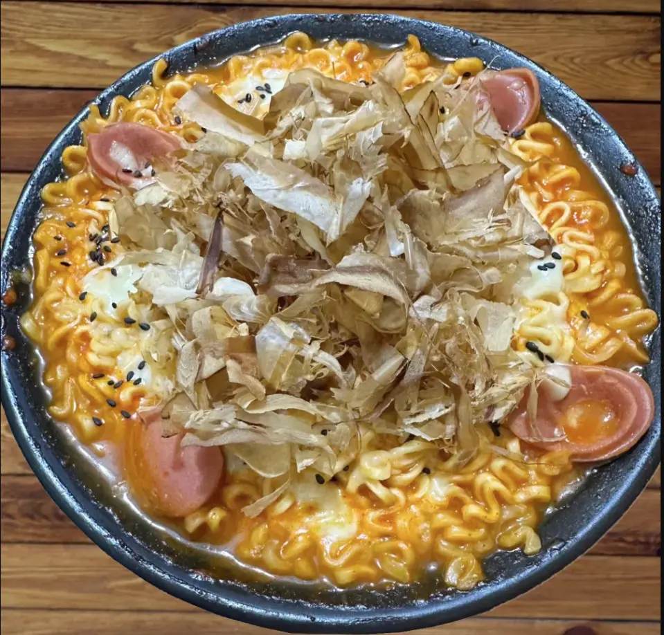 Hình ảnh Ramen cá bào phô mai sợi