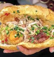 Hình ảnh Bánh mì thập cẩm kèm trứng