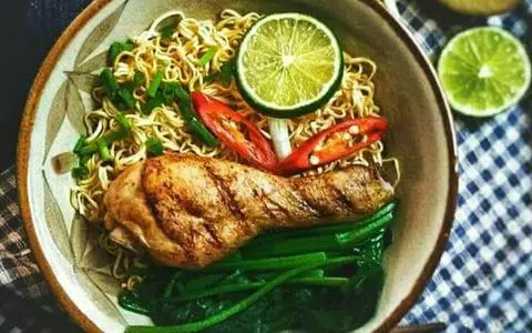 Hình ảnh Mì gà đùi tỏi