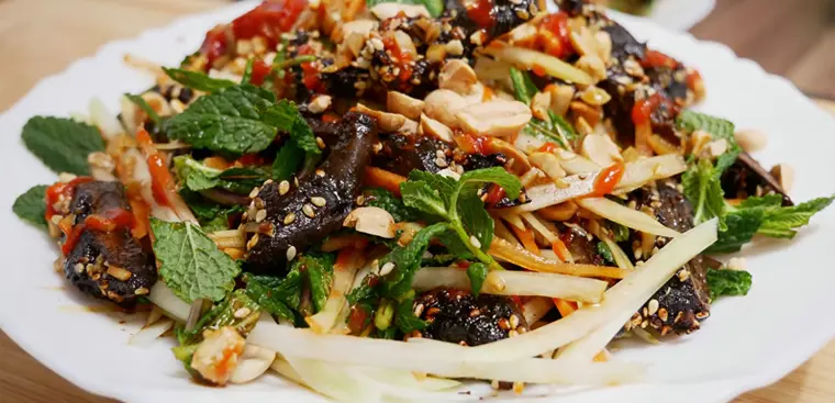 Hình ảnh Gỏi đu đủ khô bò đen