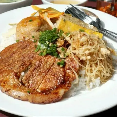 Hình ảnh Cơm sườn bì chả trứng