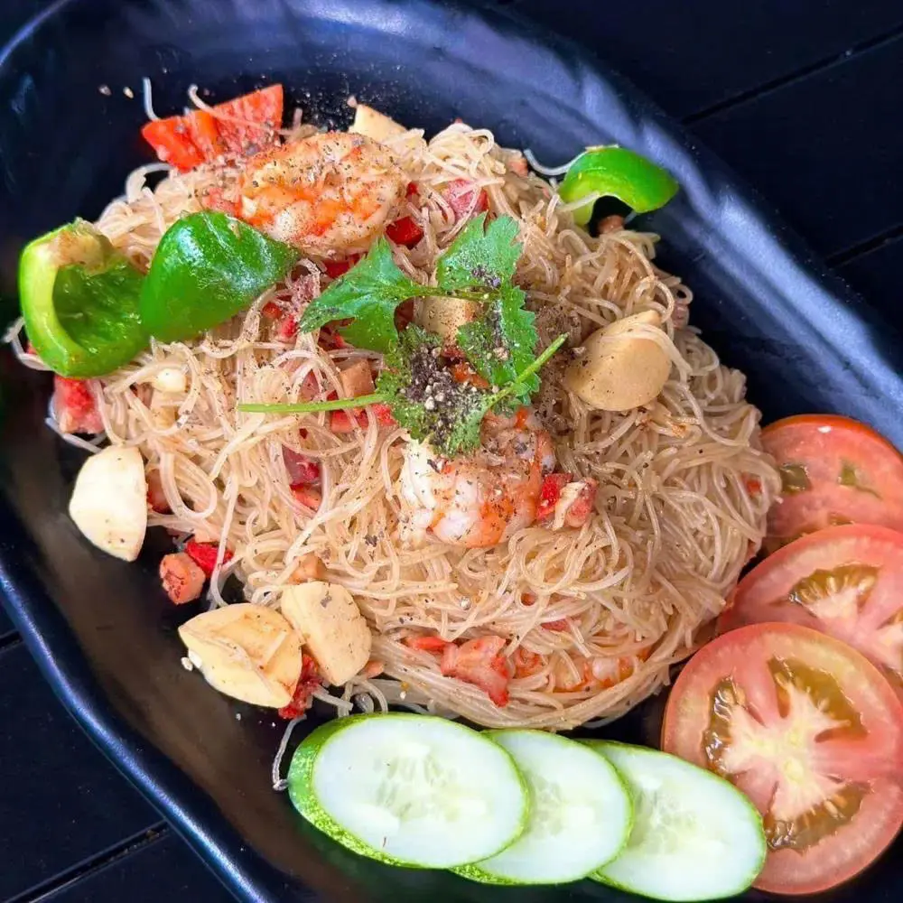 Hình ảnh Bún gạo xào Singapore - canh rong biển