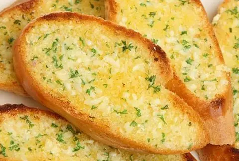 Hình ảnh Bánh mì nướng sốt bơ tỏi