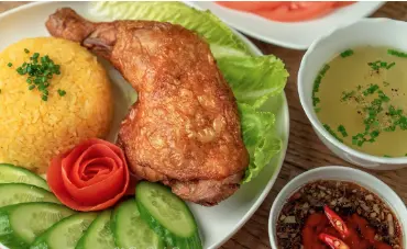 Hình ảnh Cơm gà xối mỡ