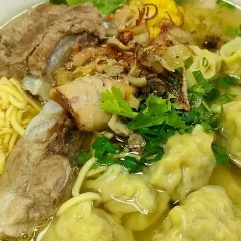 Hình ảnh Hủ tiếu mì hoành thánh - Xương