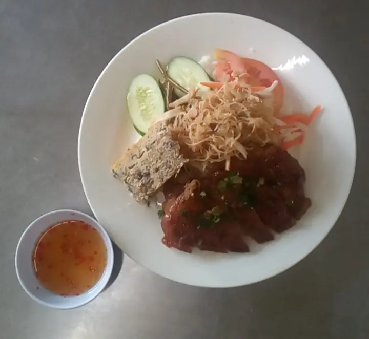 Hình ảnh Cơm tấm sườn bì chả