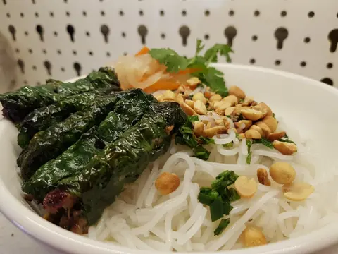 Hình ảnh Bún bò lá lốt - Bì - Nem chua