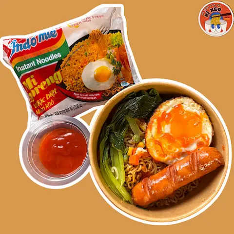 Hình ảnh Mì Trộn Indomie Trứng + Xúc Xích - Bữa Sáng Đầy Năng Lượng