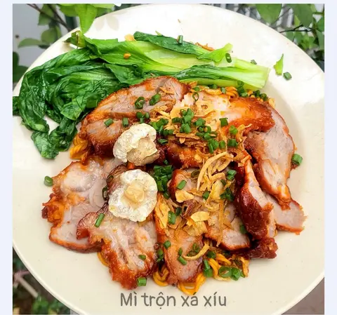 Hình ảnh Mì trộn xá xíu