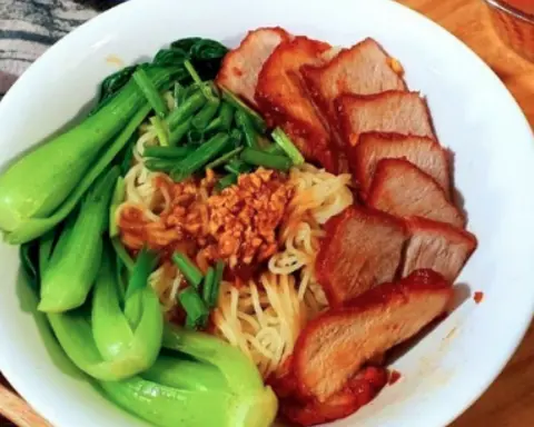 Hình ảnh Mì trộn xá xíu