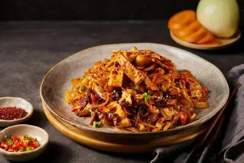 Hình ảnh Miến xào chả cá cay