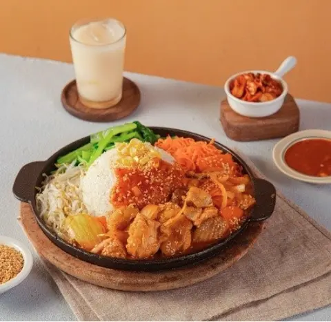Hình ảnh Cơm gà chảo nóng