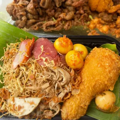 Hình ảnh Xôi truyền thống đùi gà trứng non